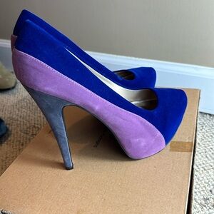 Qupid Women's Velvet Multi Color Classic Pump, Size 9